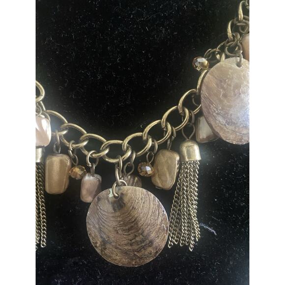Metal Shells And Tassel Necklace - Picture 2 of 5